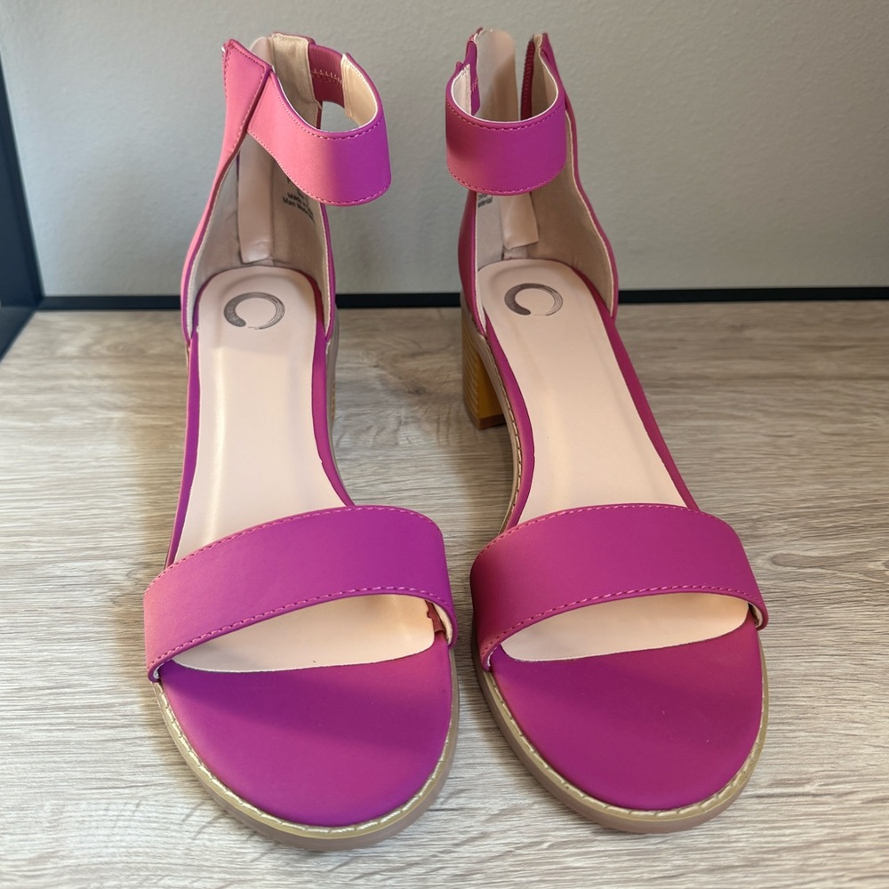 NEW - JOURNEE COLLECTION, PERCY SANDAL, Size 10, Purple